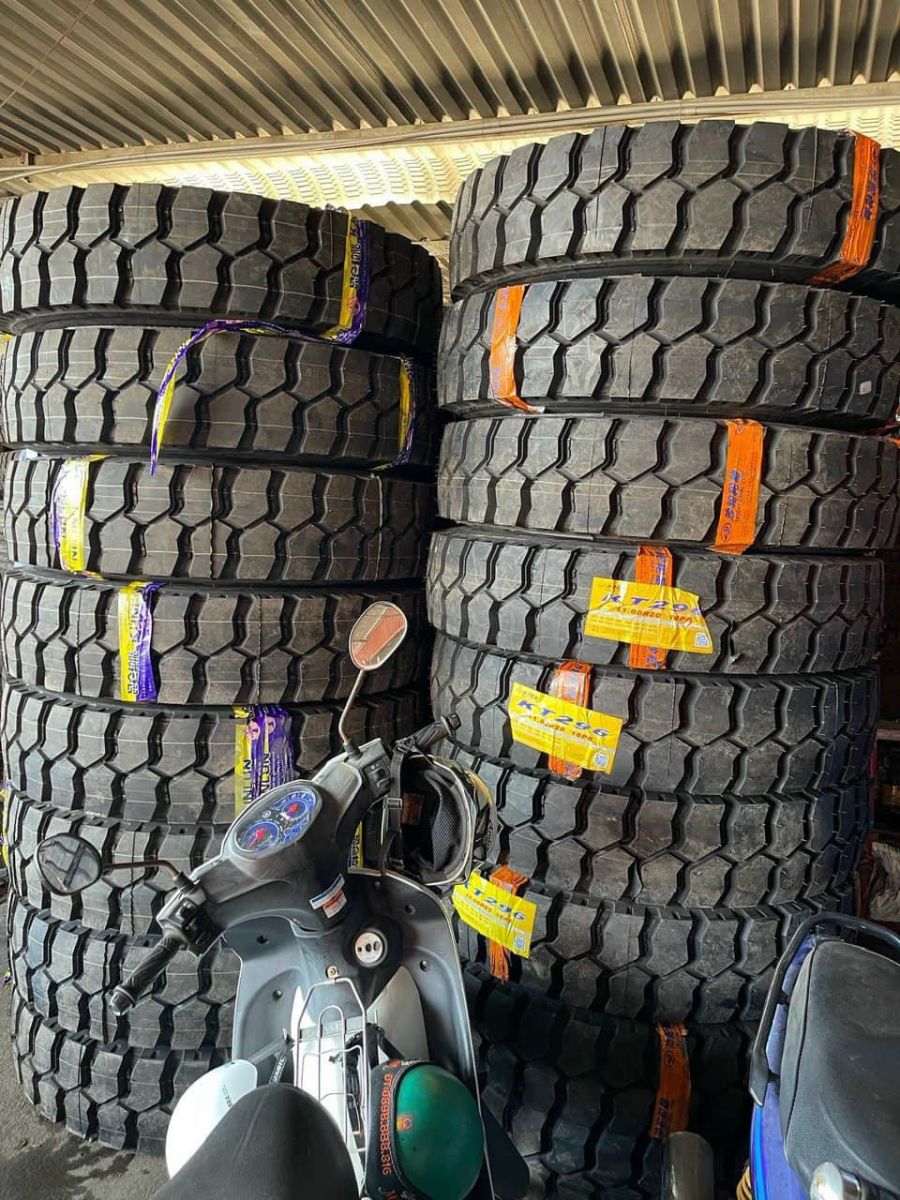 TOP 1 CỬA HÀNG CUNG CẤP LỐP XE CONTAINER -  XE TẢI CHẠY HẦM, MỎ UY TÍN NHẤT BÌNH DƯƠNG